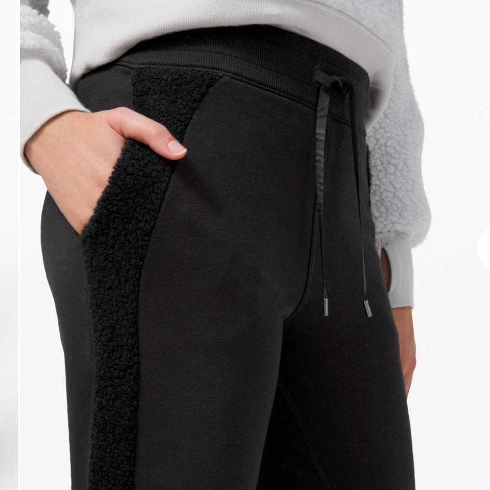 Lululemon Scuba Joggers *Sherpa Stripe